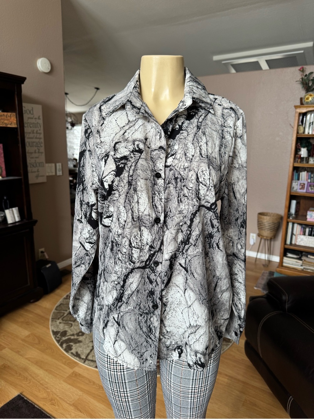Yong Tong classic black & white marble print button up silky blouse-size L